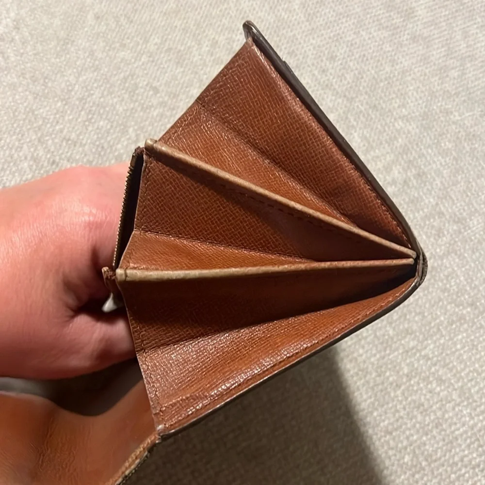 Authentic Vintage Louis Vuitton Sarah wallet MI0983